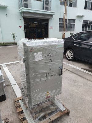 壁に装着された鋳型アルミ製の防火制御パネル AC110/220/3800/460V IP66 WF2