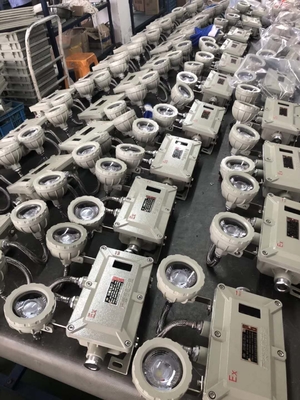 長寿命 LED 非常用灯 50000h 壁または天井にマウントされたアルミ合金シェル