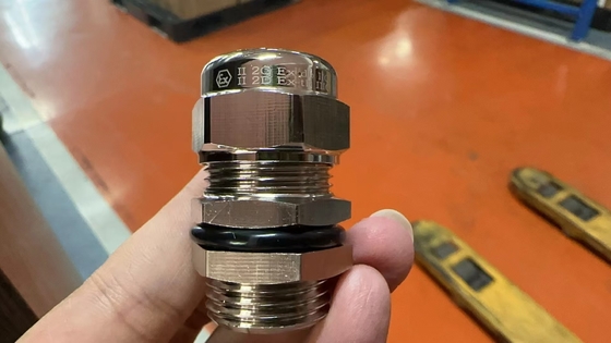 IP68 シルバー塗装 メトリック ISO 6-12mm ケーブル直径のための銅ケーブル腺