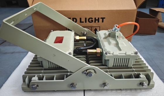 防爆LEDライト オイル&ガス ゾーン1&2用 | 300W IP66 | 工業用照明器具 | 石油化学用途向け天井設置型