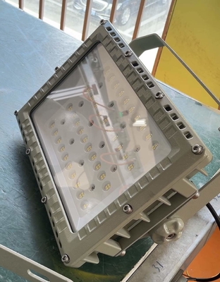 防水240W屋外防爆LED投光器 IP66 ATEX IECEx 危険場所向け産業用照明