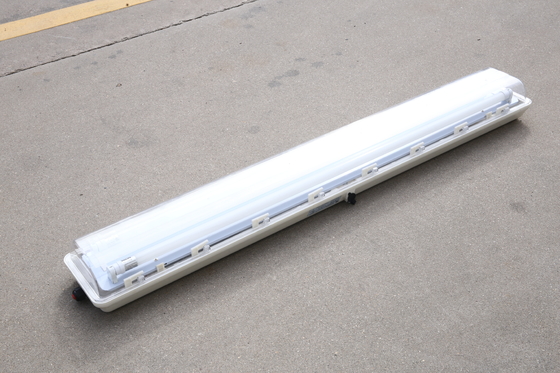 G3/4" 防爆 LED 高天井照明 2*18W 工業用および危険環境向け