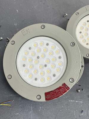 ATEX IECEx IP66 LED 防爆ライト 100W 150W 倉庫高湾ライト AC 100-277V 鋳造アルミニウム 5 年間の保証