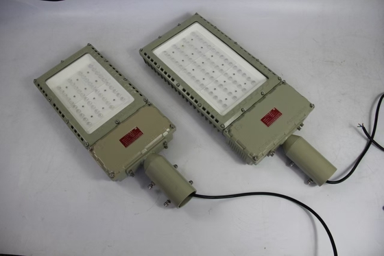 100W 130lm/W 防爆 防水 屋外 防水 高硬さ 大規模 作業 工事 照明