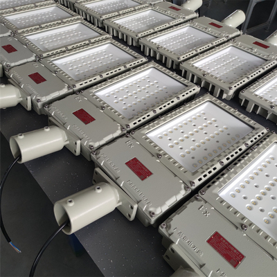 精製所用 250w 防爆LEDストリートライト 100-277v 130lm/W ATEX/IECEx/RoHS 承認