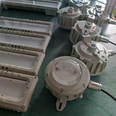 エクスプローフ線形光 ATEX IEC IP66 WF2 工業用アルミ LED 海上照明装置 90-295V 100Watt