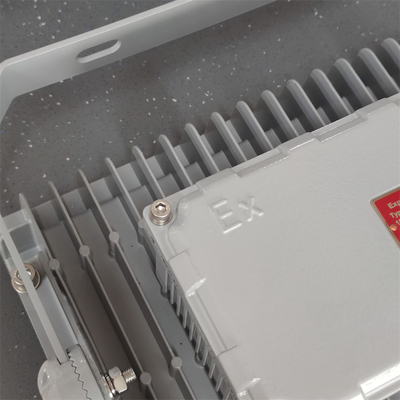 200W ATEX認証防爆LED投光器 石油化学向け防炎照明ソリューション 160lm/W ルーメン出力