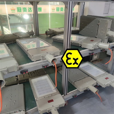 IP66 ATEX IECEx CNEX 認証 防爆型屋外 LED フラッドライト オフショアプラットフォーム、製油所、危険物プラントに最適