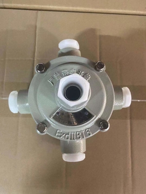 IP66 防水 防爆 交差口 壁設置 G1/2 防水 ケーブル 入口
