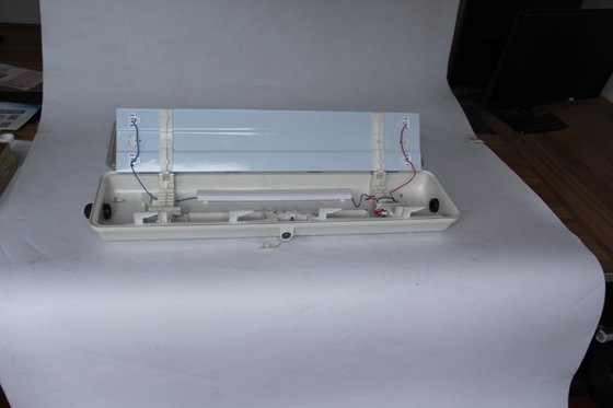 ATEX IECEx CNEX 認証 防爆 LED リニアライト 危険場所 Zone 1 & Zone 2 用 - 省エネ 防水型 産業用照明 オイルガス化学環境向け