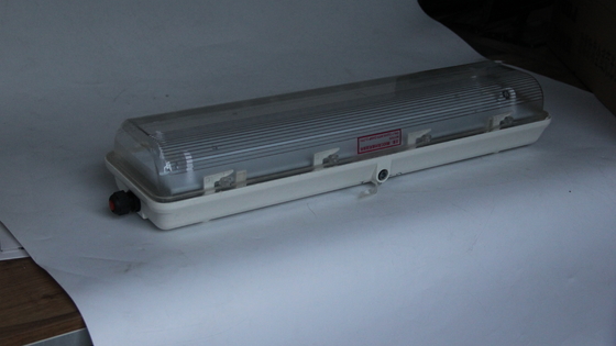 ATEX IECEx CNEX 認証 防爆 LED リニアライト 危険場所 Zone 1 & Zone 2 用 - 省エネ 防水型 産業用照明 オイルガス化学環境向け