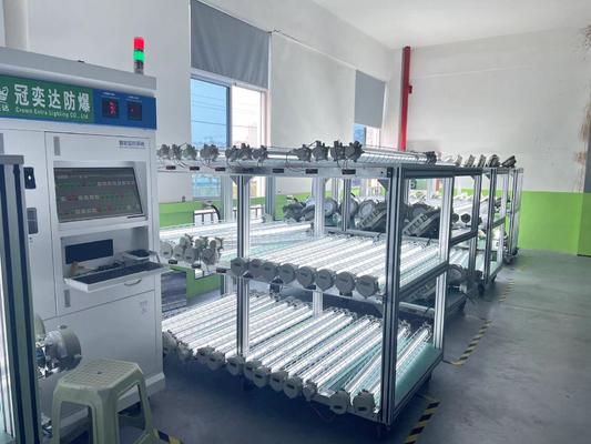 耐久性 ATEX 防爆 LED 線形灯具 100lm/w IP66 湿った環境 21 及び 22 ゾーン 耐腐食