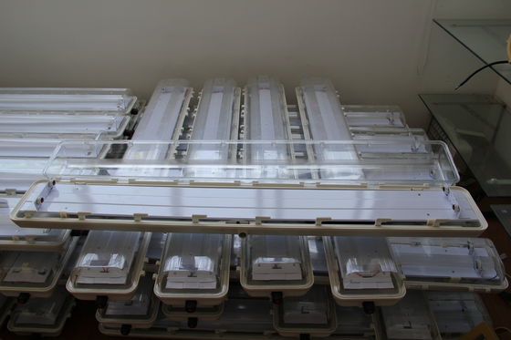 高効率IP66 18W 36W シングル/ダブルチューブLEDリニアライト 防水ライト 防爆ランプ Zone1 Zone2用