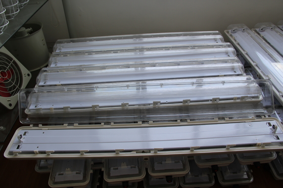 ATEX/IECEx/CNEX 認証された危険区域用LED灯具,IP66級,5年間の保証,カスタマイズ可能なワット容量とサイズ