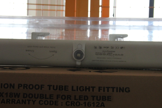ATEX/IECEx/CNEX 認証された危険区域用LED灯具,IP66級,5年間の保証,カスタマイズ可能なワット容量とサイズ