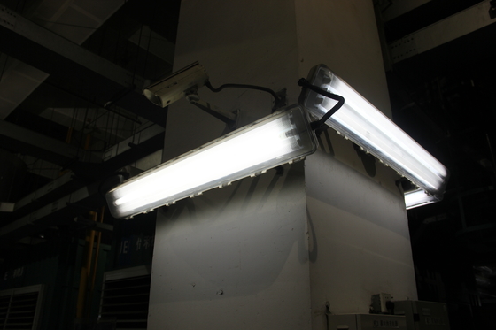 4フィート 防爆LED線形灯具 危険場所 2x9W / 2x18W