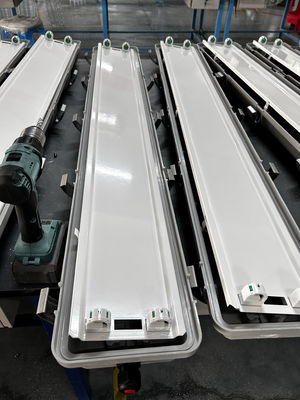 防爆LED線形光 2x18W / 2x9W IP66 ATEX 0.6M & 1.2M 長さ 3 年間の保証付き?? 光灯具