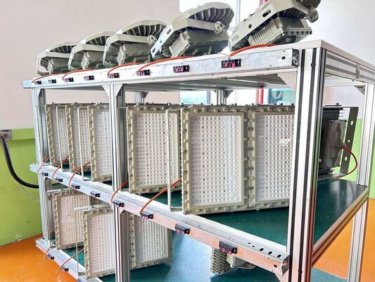 ATEX防爆LED投光器 1000W オイル&ガス&肥料プロジェクト向け、4つのモジュールを組み合わせ