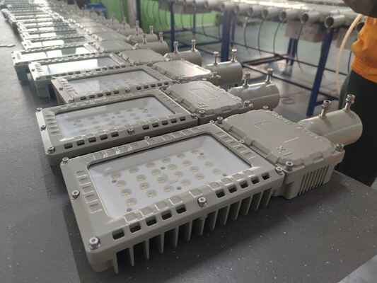 ATEX IECEx ゾーン 1 & 2 承認 50-240W 危険な場所のLED 洪水照明器,IP66,140lm/W,5年間の保証