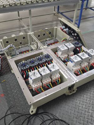 耐腐食性 IP 65 380V 防爆電気制御盤 防爆ブレーカーパネルキャビネット