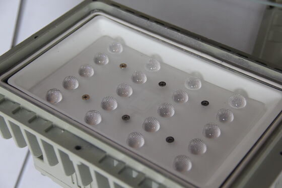 ATEX IECEx ゾーン 1 & 2 承認 50-240W 危険な場所のLED 洪水照明器,IP66,140lm/W,5年間の保証