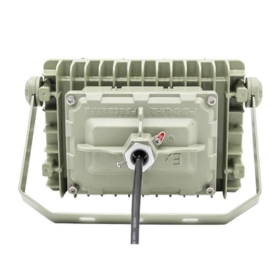 AC100-277V電圧50wとIP66保護レベル 石油ガスおよび産業用エリアのための防爆LED洪水灯